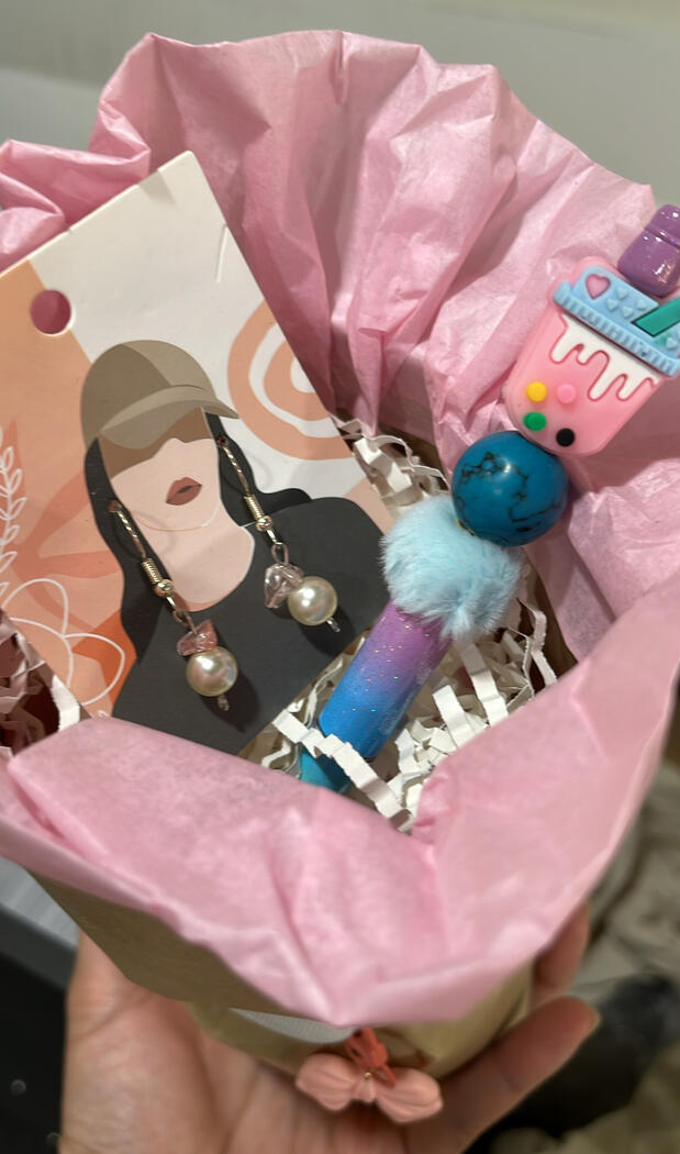 A recent alternative to every freakin’ valentine flower bouquet. Why not shower your loved one with these bad girla- keychain, earring, and beaded pen combo all packaged in a wee standing kraft bouquet